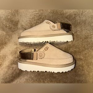 UGG Toddler Goldenstar Clogs Color Sand Size 7 New